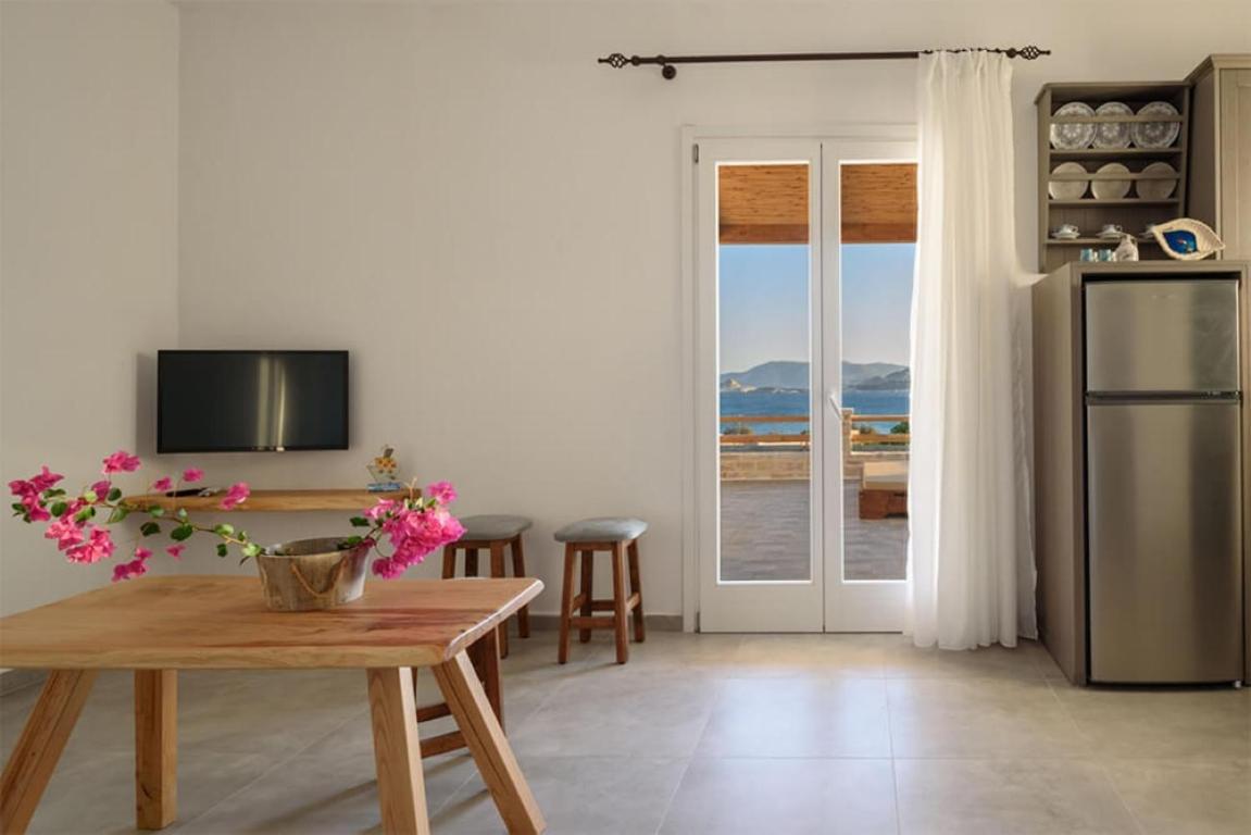 Κalamitsi Rooms & Apartments Kímolos Exterior photo