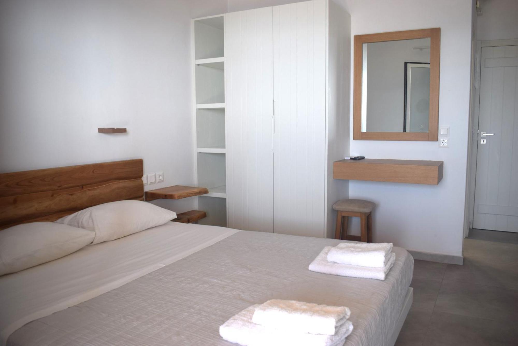 Κalamitsi Rooms & Apartments Kímolos Exterior photo