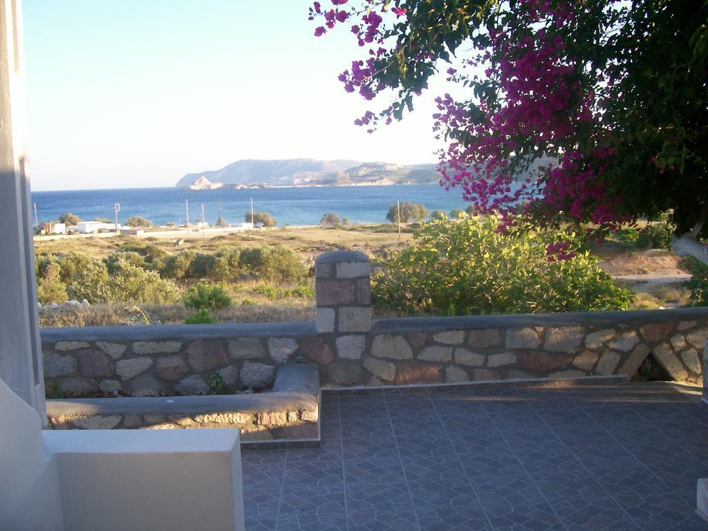 Κalamitsi Rooms & Apartments Kímolos Exterior photo