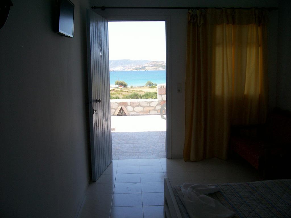 Κalamitsi Rooms & Apartments Kímolos Exterior photo